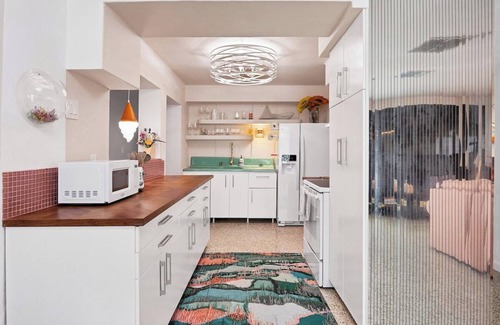 Whitfield House | ArtHouse · Art Inspired Dream Home + Pool + Beaches + SRQ