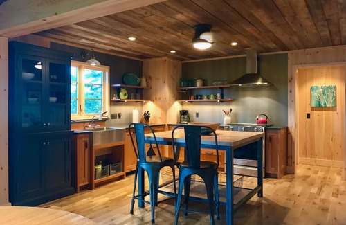 Lutsen Cabin | Artisan-crafted Magic on Lake Superior between Lutsen and Grand Marais