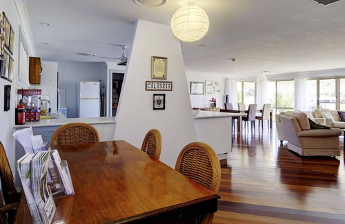 Mondrook House | Artisans On The Hill - Refreshingly different on the NSW North Coast