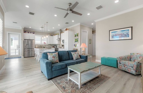 Cudjoe Key House | ARTIST HOUSE ~ Canal Front 4 BR/3.5 Ba Home w/Pool & Ocean and Gulf Access!