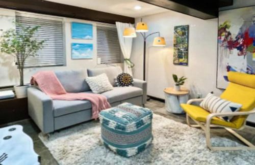 Midtown Sacramento Apartment | Artist's apartment in the heart of the city