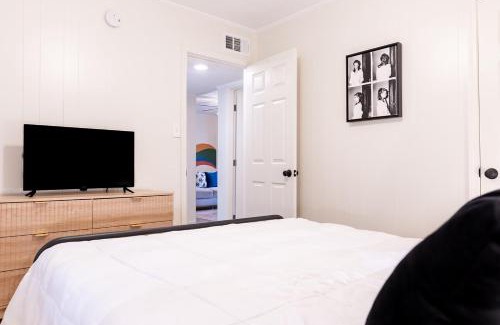 Covington Apartment | Artist's Bungalow - 1/2 mi from Covington Square