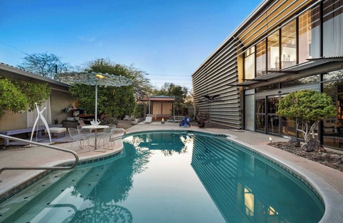 Central Scottsdale Apartment | Artist’s Loft: Workshop, Sculpture Gardens & Pool