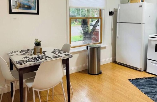 North Oak Park House | Artist's retreat near the heart of the city
