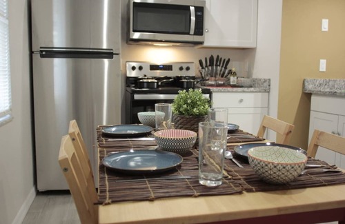 Bayou Oaks House | Artistic Escape Near Airport, Museums, and Ballet