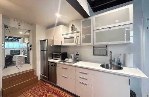 Hollywood Apartment | Artistic Haven in Hollywood with Pool, Hot Tub, Cabana, and Garden