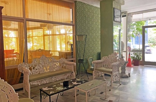 Fenerbahce Apartment | Artistic Joyful Central