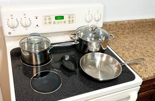 Meriden Apartment | Artistic Quiet Retreat Ideal For Longer Stays