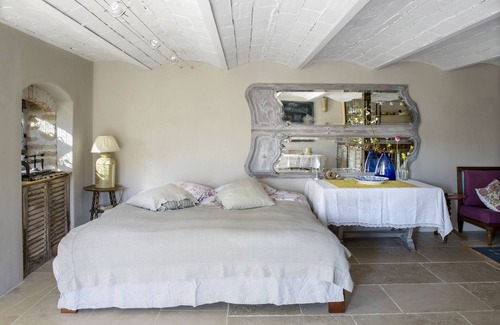 Mont-Saint-Jean Other | Artists Garden studio apartment overlooking Vineyard - Ground Floor.