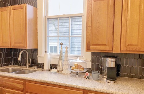 Uptown Historic District House | 🎨Artist’s Retreat in the heart of Magazine St - Walk to restaurants, bars, shops