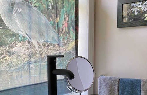 Westport House | Artsy & Comfy - Breakfast Included - 3 large rooms- Sleeps 6