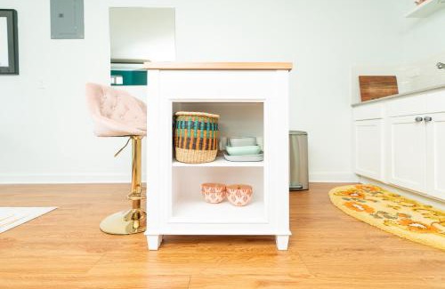Dawson Apartment | Artsy, private Gem near Iconic South Congress