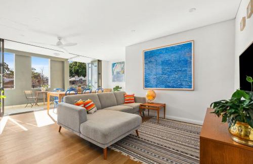 Redfern Apartment | 'Artsy Sanctuary' Inner-City Vibrance & Urban Views