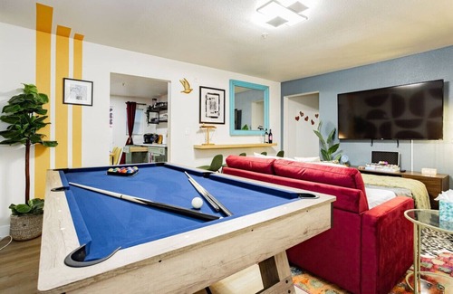 Las Vegas House | Artsy Vegas Hideaway: Pool Table & Prime Location