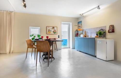 Mafra House | Arty Studio in a farm house