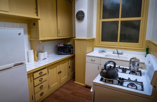 Downtown New Westminster Apartment | Arundel Mansion