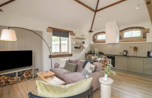 Whatstandwell House | ASH COTTAGE - FOLD YARDS, romantic, with open fire in Alderwasley