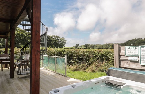 Swanage Cottage | ASH, pet friendly, with hot tub in Swanage