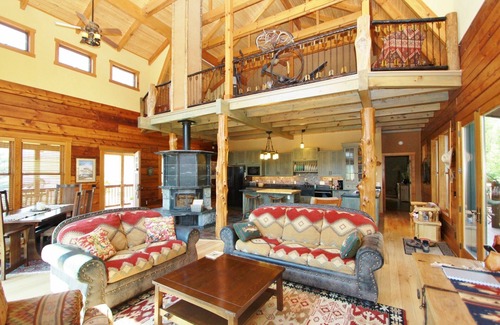 Emigrant Cabin | Ashling Ranch - Gorgeous, luxury log home with access to Yellowstone River!