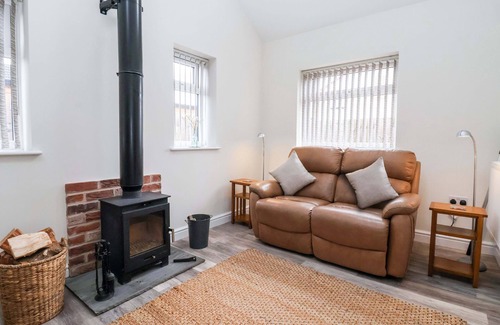 Winestead Cottage | ASHTREE COTTAGE, pet friendly, country holiday cottage in Ottringham