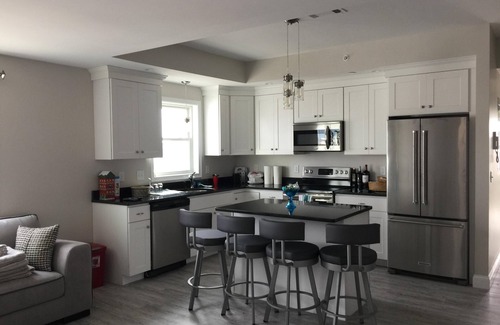 Hampton Condo | Ashworth Place - Luxury 3 BR, 2.5 Bath Two Level Townhouse with PRIVATE ROOFDECK