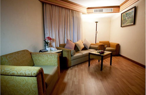 Khu Khot Hotel | Asia Airport Hotel