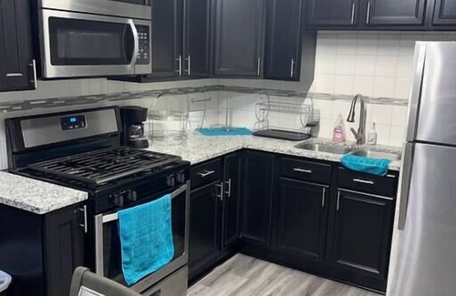 Sauk Village House | Astonishing 4 bdrm home 30 min to Dwntwn!