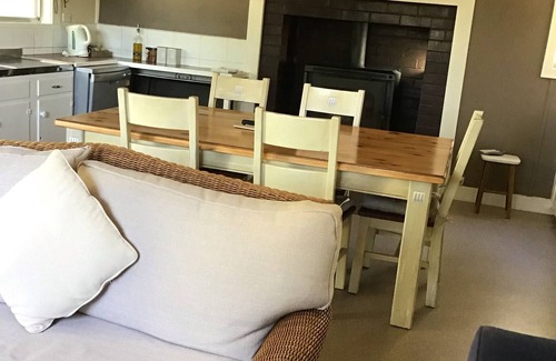 Pomonal House | Astoria Park Cottage - 500 acres sheep, kangaroos, walabies, birdlife, views.