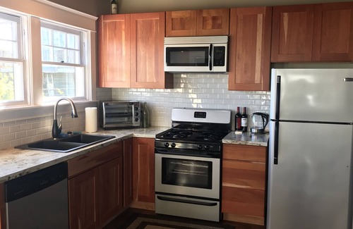 Astoria House | Astoria River Retreat- Walk to brew pubs and shopping!