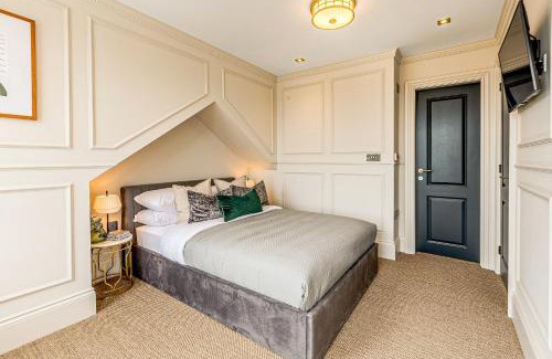 Queen's Park Apartment | Astounding 4BR Haven with garden Queens Park Tube
