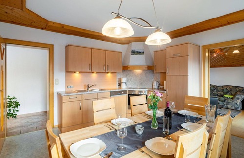 Bruck an der Grossglocknerstrasse Villa | Stunning villa for 5 people with WIFI, TV, balcony and parking