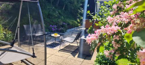 Sankt Michael in Obersteiermark Apartment | aNNa s Cozy Home with Private Forest, Canopy Terrace & Parking, near Red Bull Ring