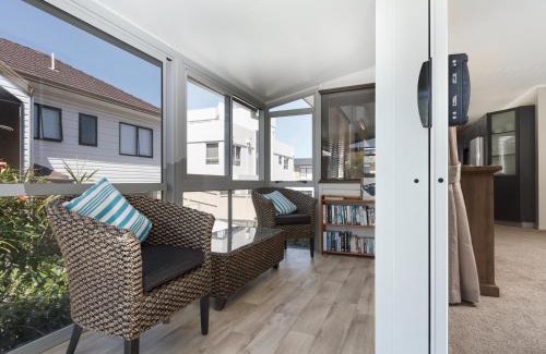 Mount Maunganui House | At The Bay - Mt Maunganui Holiday Home