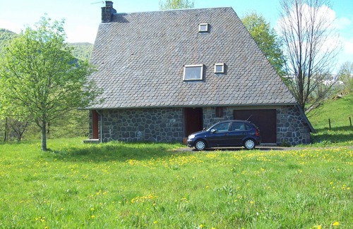 Le Claux House | At the foot of Puy Mary, chain of volcanoes, character house, approx. very calm