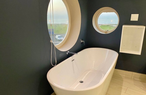 Vineta House | At the Sea Guesthouse