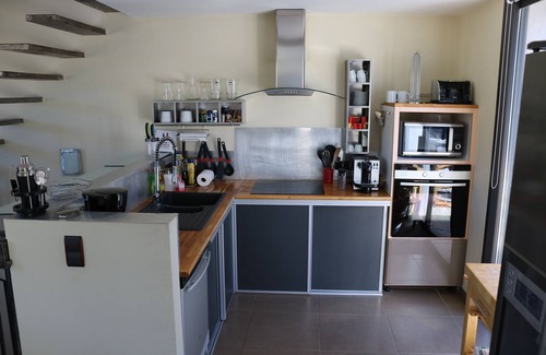 Bedoin House | At the top of the village, magnificent view of Mt Ventoux, private heated swimming pool