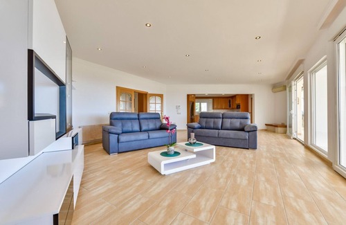 Empedrola Villa | AT350 COLINA DEL SOL