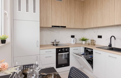 Saska Kepa Apartment | Ateńska 6 | Spacious Apartment | Desk