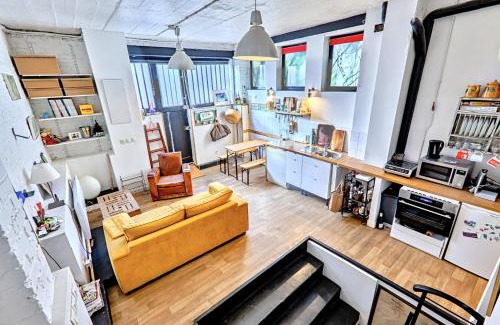 Clichy Apartment | Atelier Bleu Charmant petit Loft