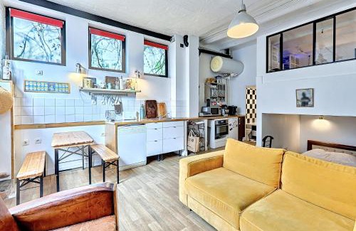 Clichy Apartment | Atelier Bleu Charmant petit Loft