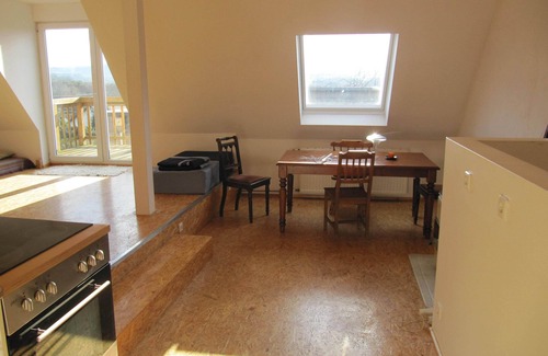 Burgbrohl Apartment | Atelierloft with "Tuscan" view in the Vordereifel; Nearby Laachersee