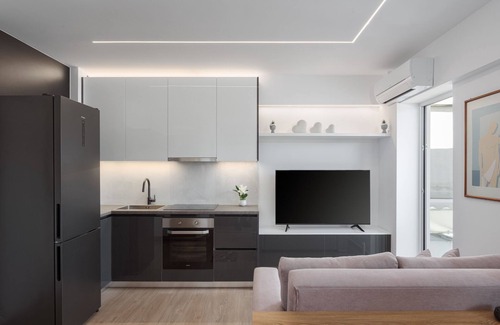 Vouliagmeni Apartment | Athenian Riviera Seaside Suite