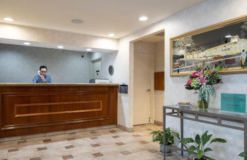 Redwood Oaks Hotel | Atherton Park Inn and Suites