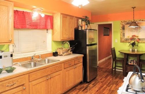 Sylvan Hills House | ATL Cozy Destination Home(3min from Mercedes Benz Stadium & Tyler Perry Studios)