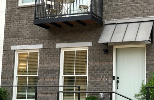 Lindridge-Martin Manor House | Atlanta's best kept secrect place, brings you peace.