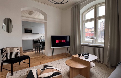 Kallio Apartment | Atmospheric Corner Apt in Hip Area Near Everything
