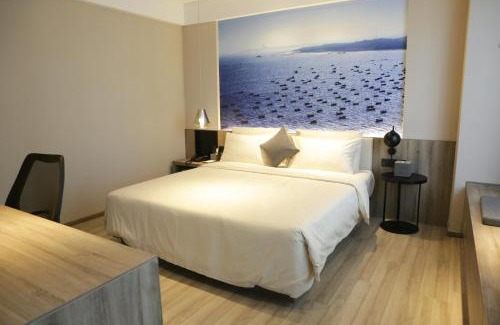 Maonan District Hotel | Atour Hotel High Speed Railway Station Maoming
