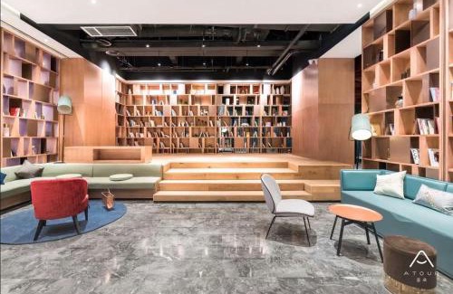 Qixia District Hotel | Atour Hotel Nanjing Hongshan Zoo Metro Station