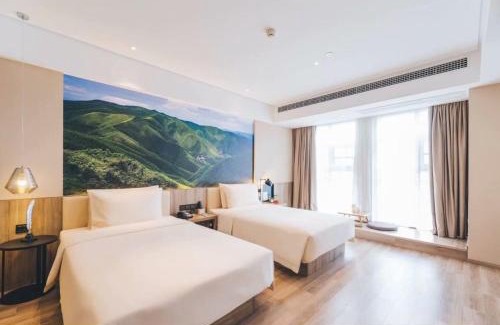 Qixia District Hotel | Atour Hotel Nanjing Hongshan Zoo Metro Station