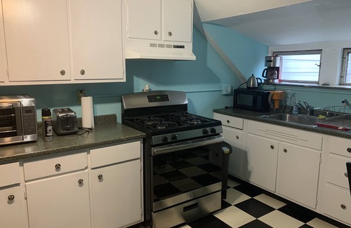 Roland Park Apartment | Attic Apartment in Leafy Roland Park
